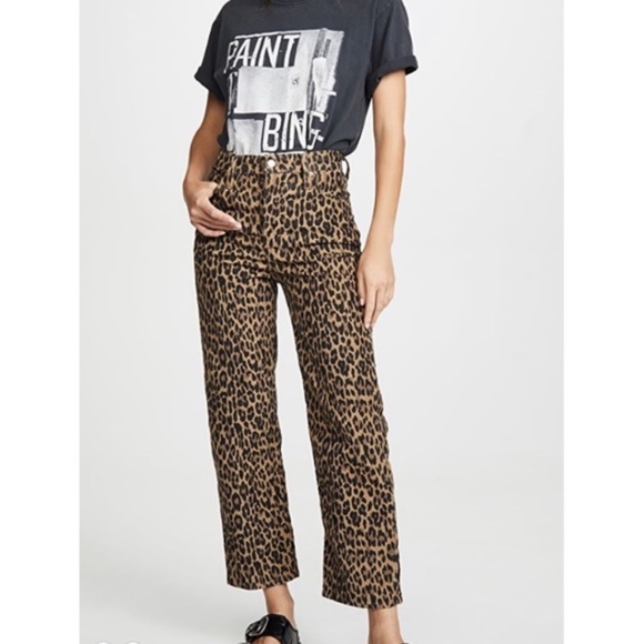 Levi's Pants - Levi's Ribcage Straight in Leopard Corduroy - Size 26